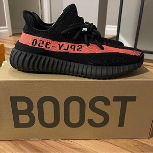 Selling my Yeezy 350 V2
Men US 7